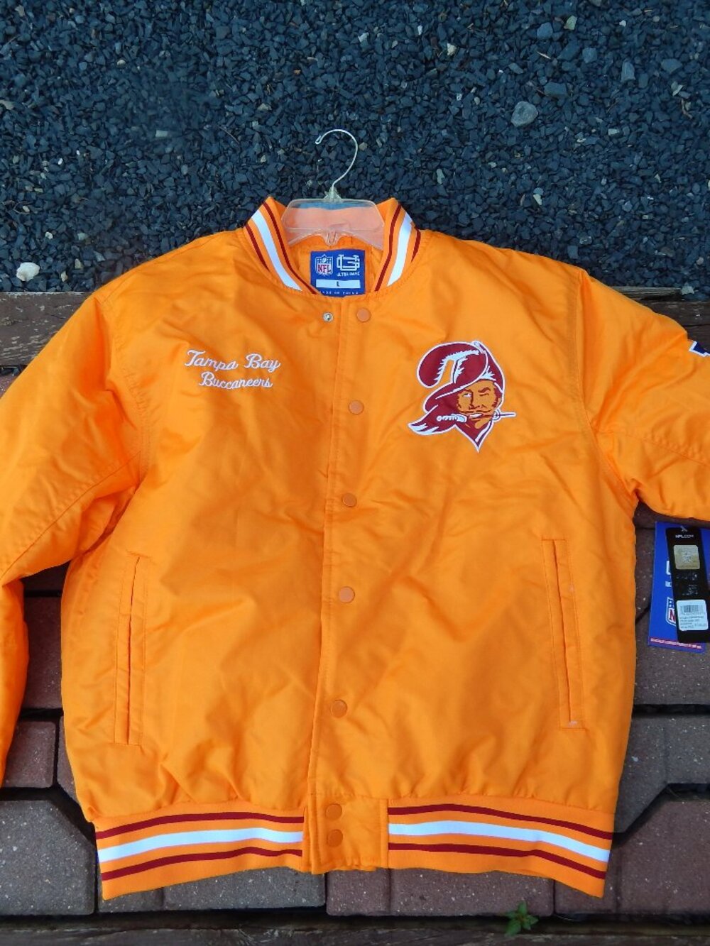 Tampa Bay Men's Buccaneers NFL Jacket L Orange Quilted Satin-Like Snap Button **